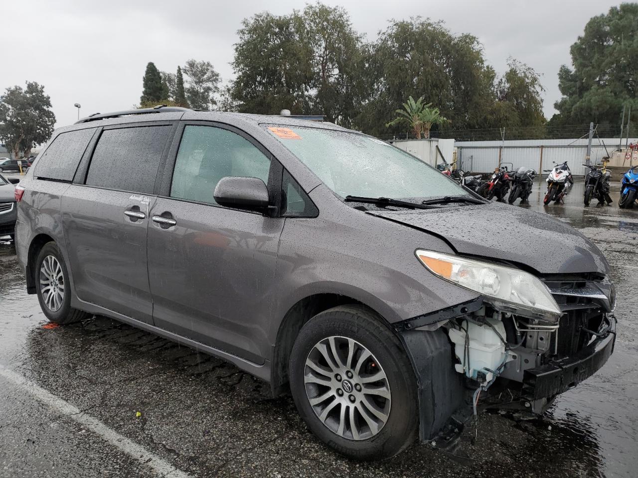 2018 Toyota Sienna Xle - Image 4