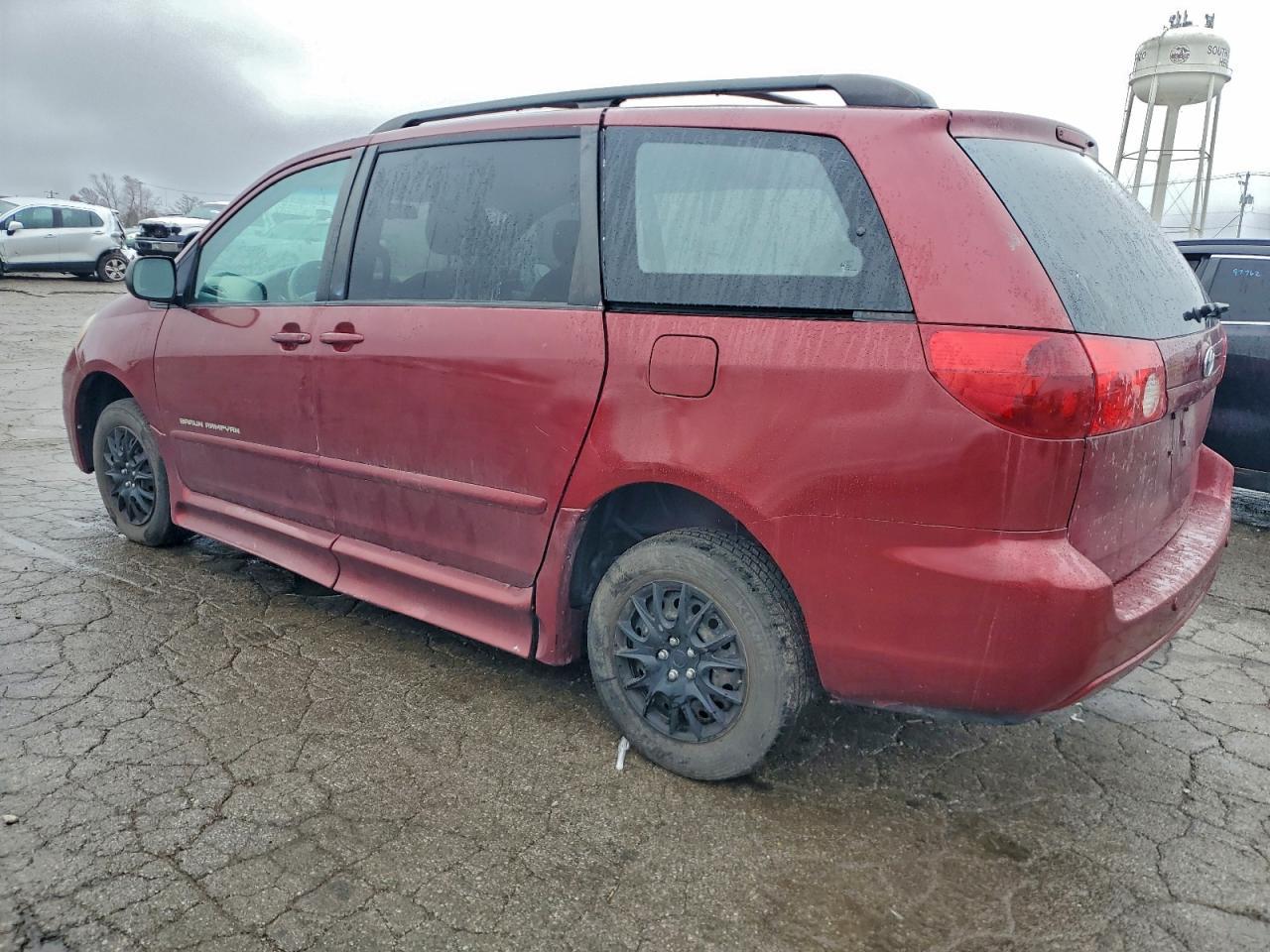 2008 Toyota Sienna Ce - Image 2