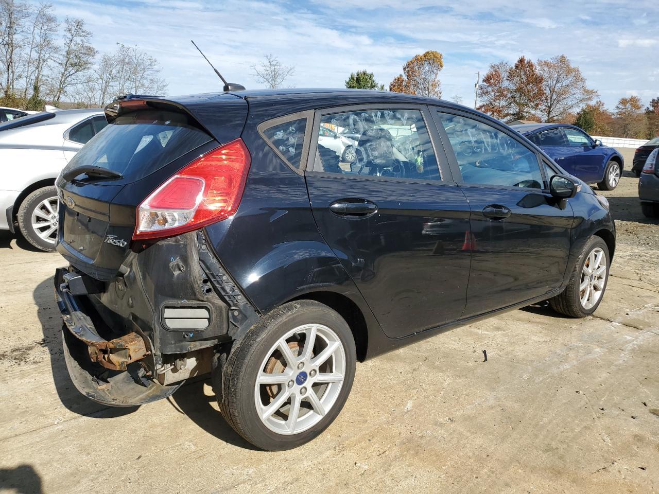 2016 Ford Fiesta Se - Фото 3