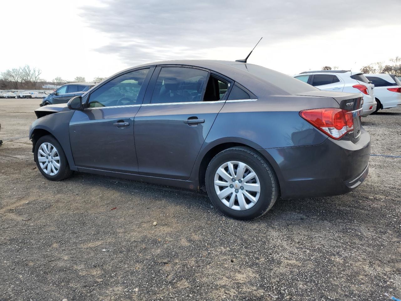 2011 Chevrolet Cruze Lt - Image 2