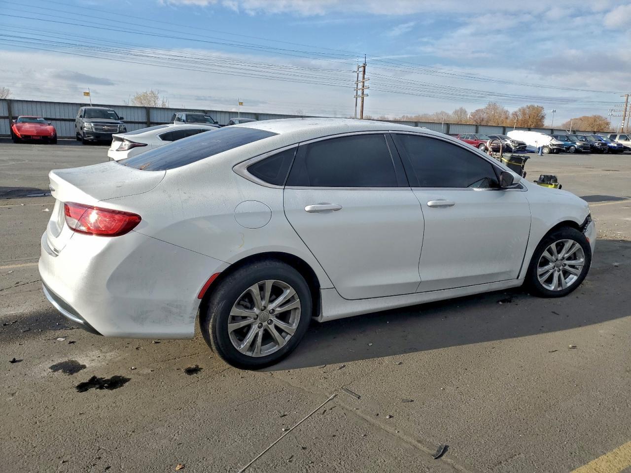 2015 Chrysler 200 Limited - Фото 3