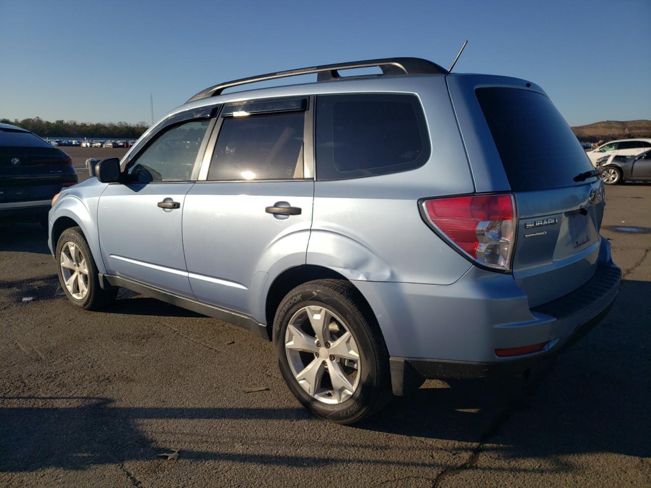 2011 Subaru Forester 2.5X - Фото 2