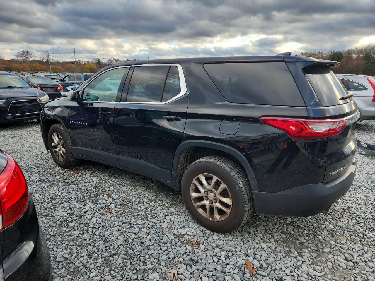 2019 Chevrolet Traverse Ls - Image 2