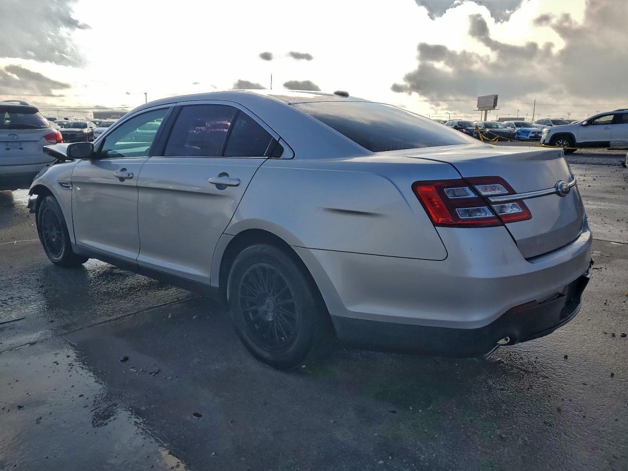 2013 Ford Taurus Se - Image 2