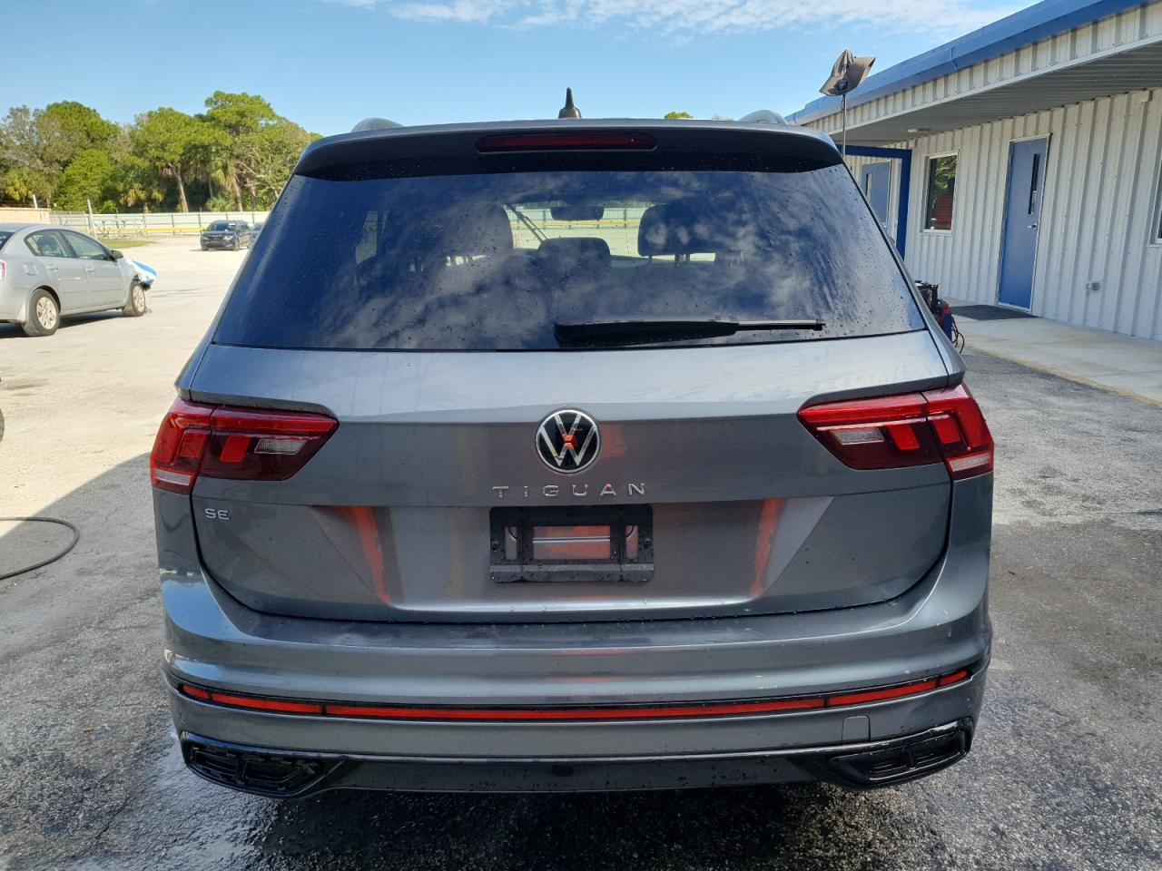 2022 Volkswagen Tiguan Se R-Line Black - Image 6