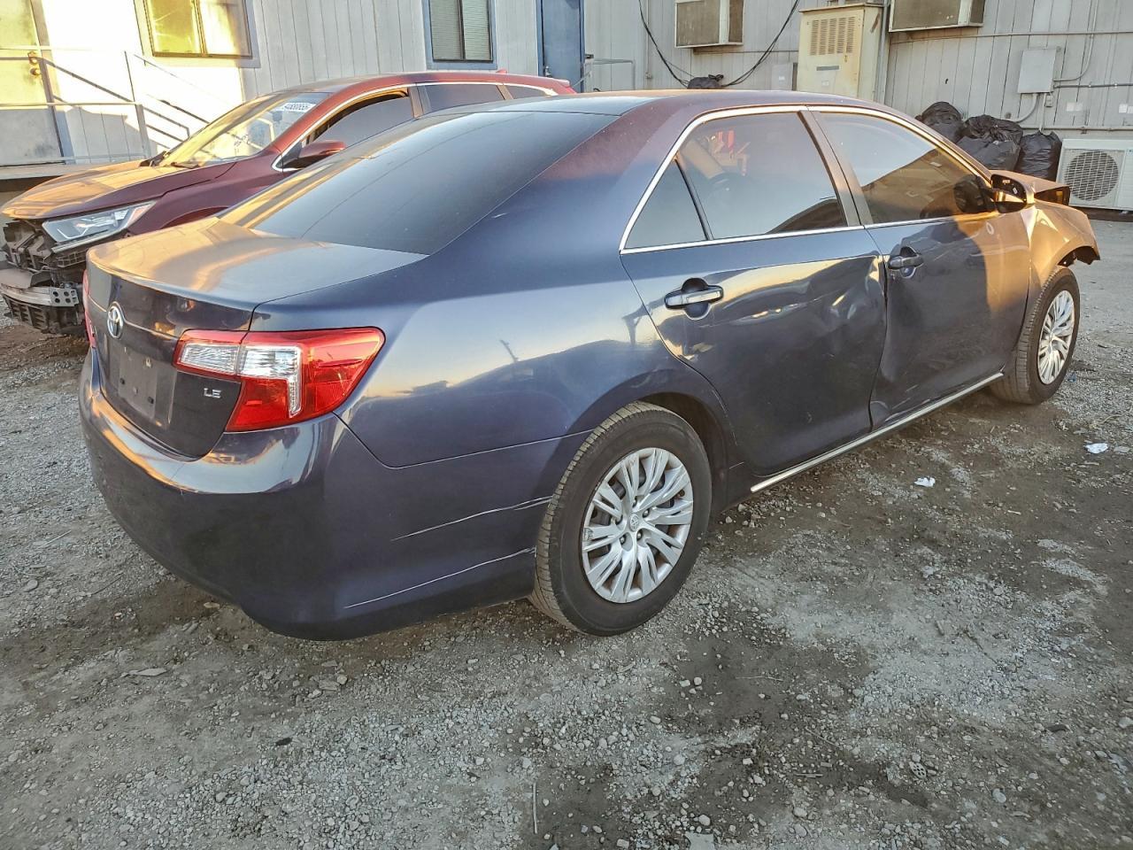 2014 Toyota Camry L - Фото 3