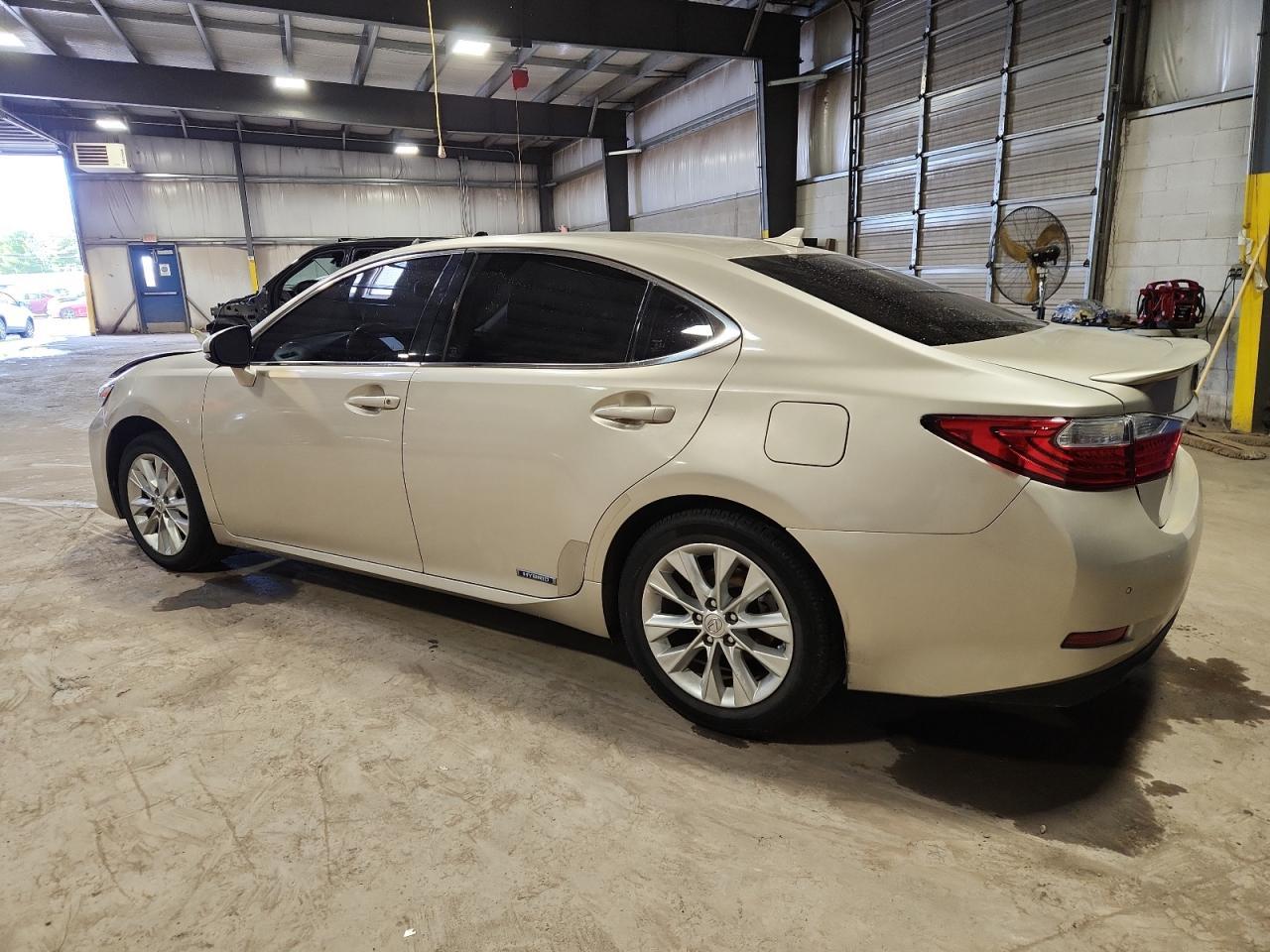 2014 Lexus Es 300H - Image 2