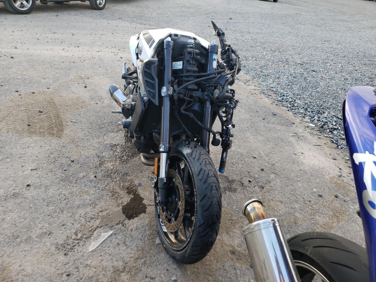 2017 Yamaha Fz09 - Image 2