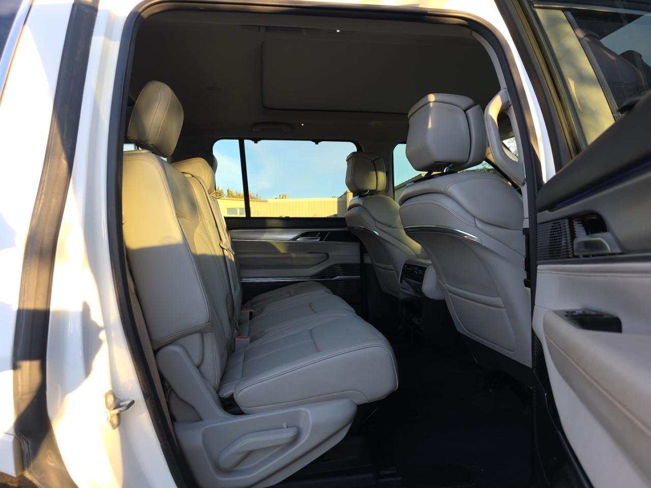 2023 Jeep Grand Wagoneer Series I - Фото 6