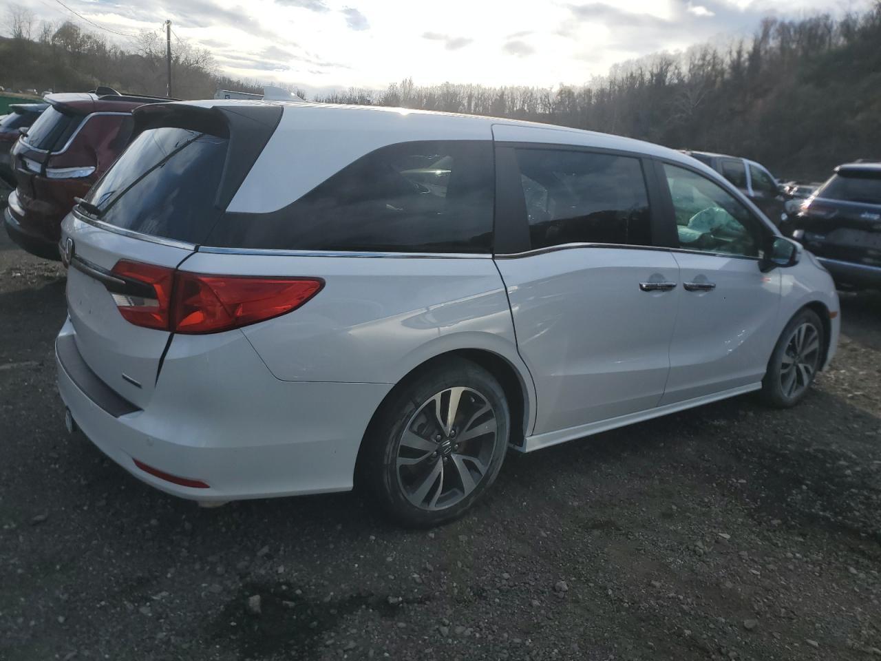 2023 Honda Odyssey Touring - Фото 3