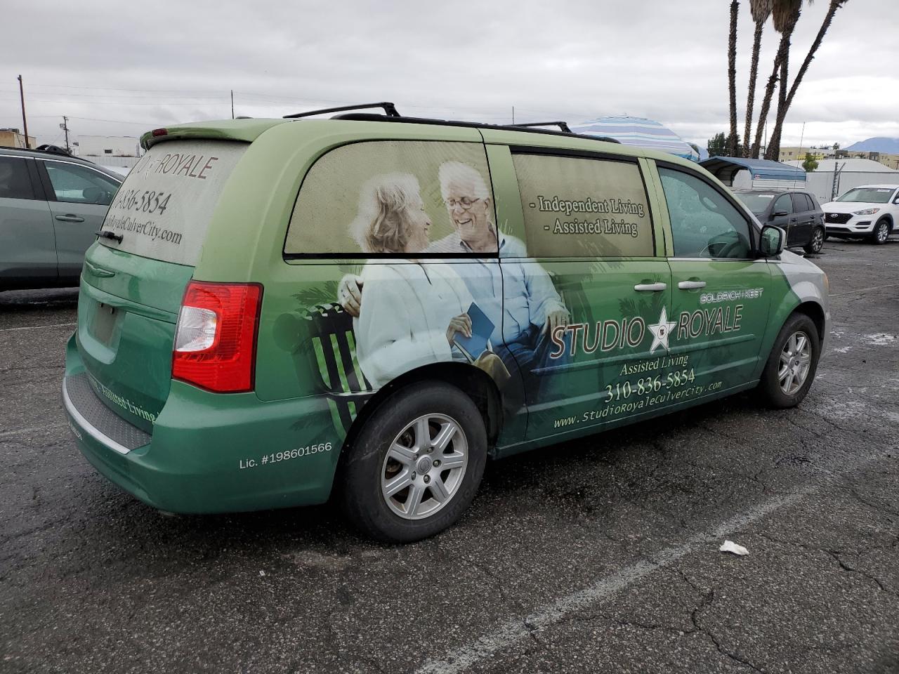 2012 Chrysler Town & Country Touring - Image 3