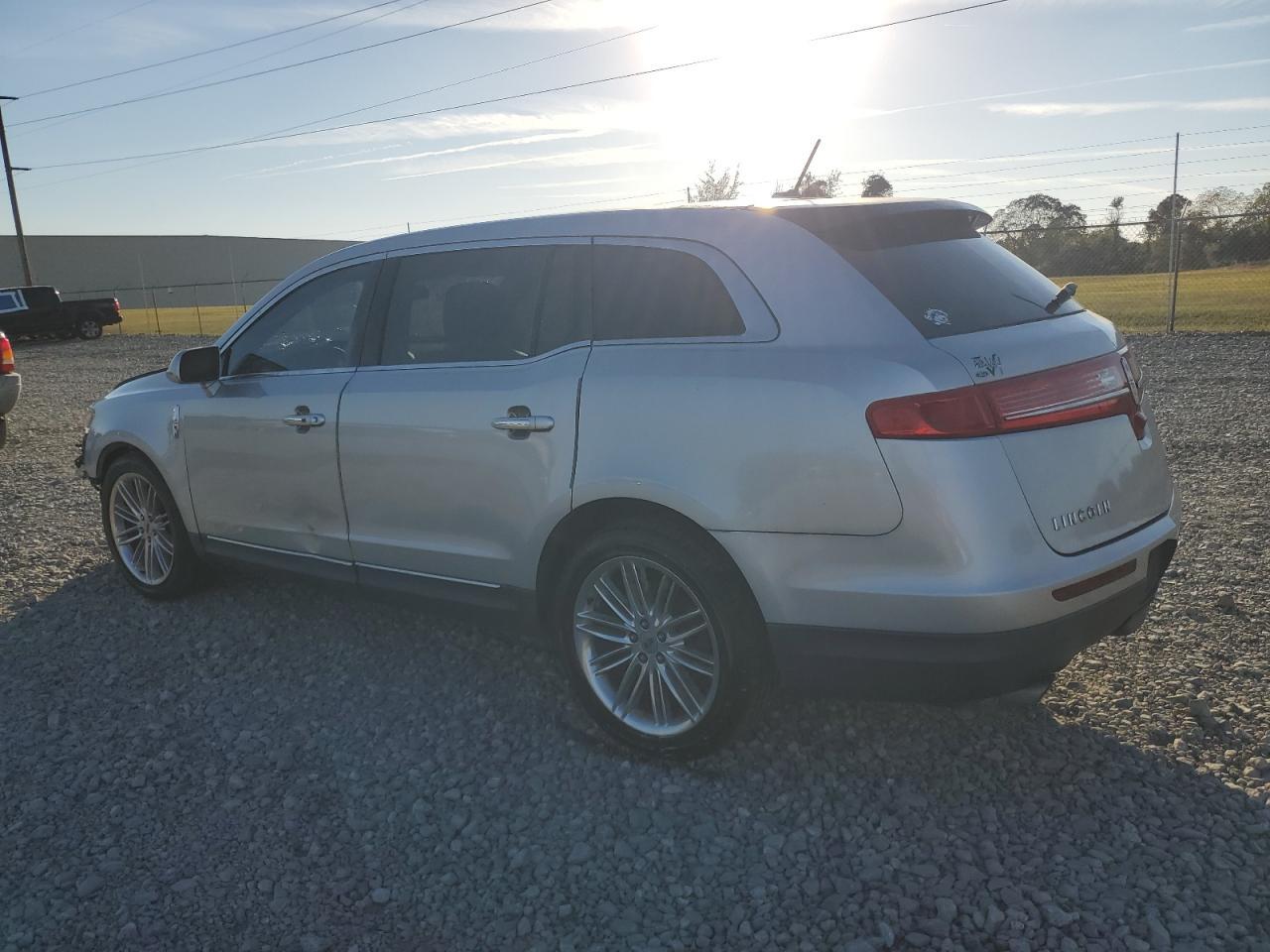 2013 Lincoln Mkt - Фото 2