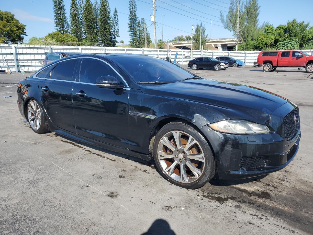 2015 Jaguar Xj - Image 4
