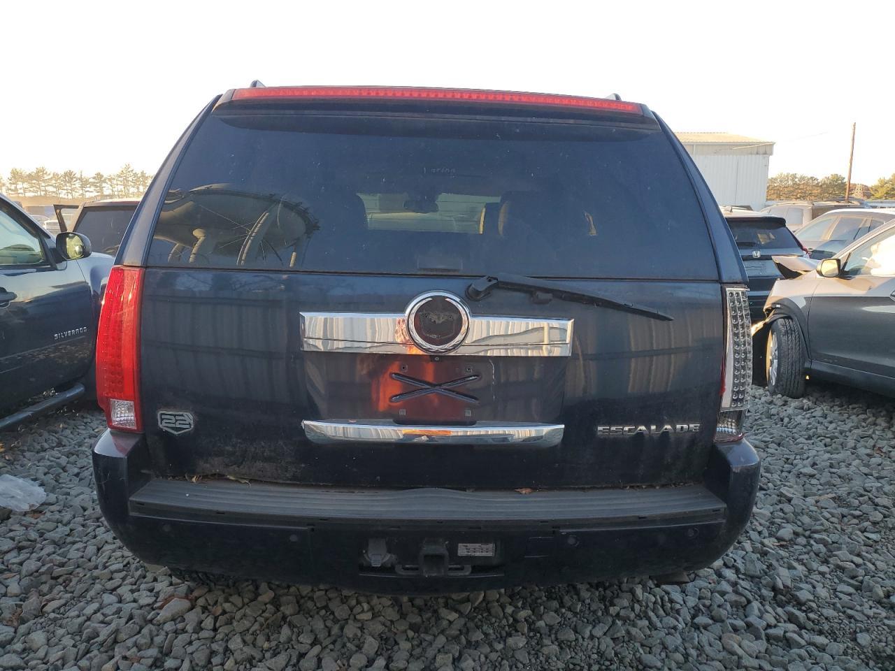 2008 Cadillac Escalade Luxury - Image 6