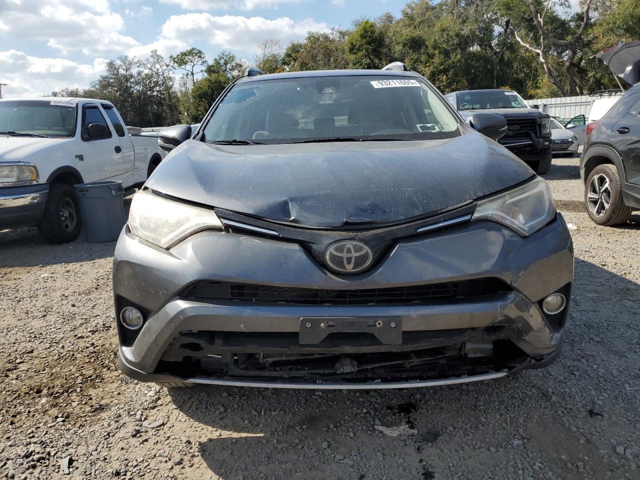 2017 Toyota Rav4 Xle - Image 5