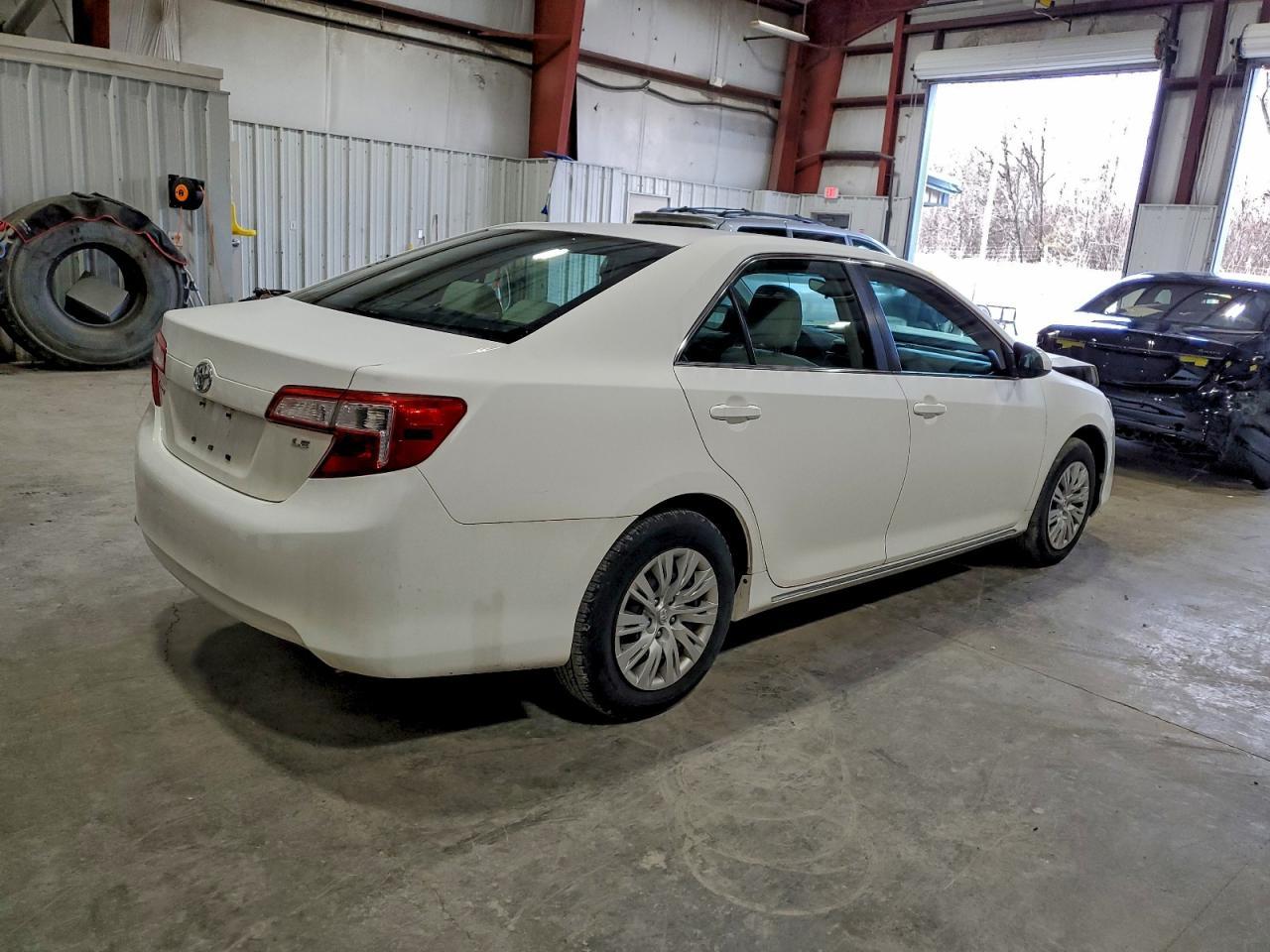 2014 Toyota Camry L - Фото 3