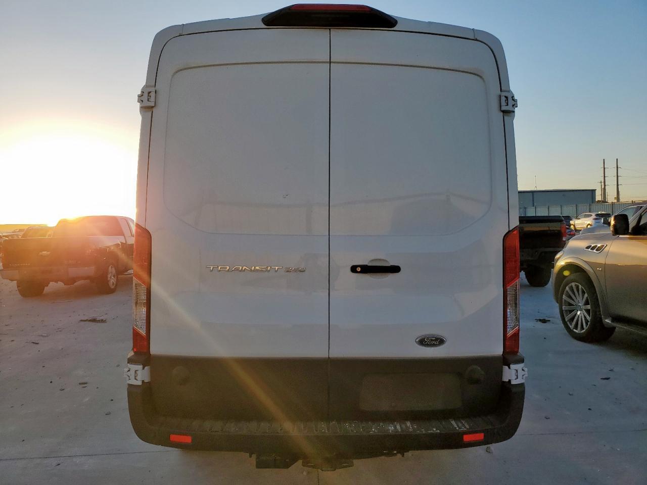 2024 Ford Transit T-250 - Фото 6