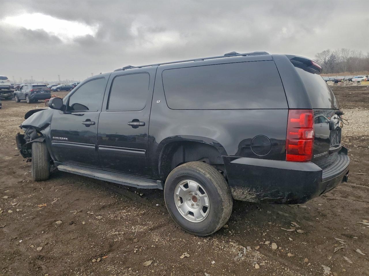 2014 Chevrolet Suburban K1500 Lt - Image 2