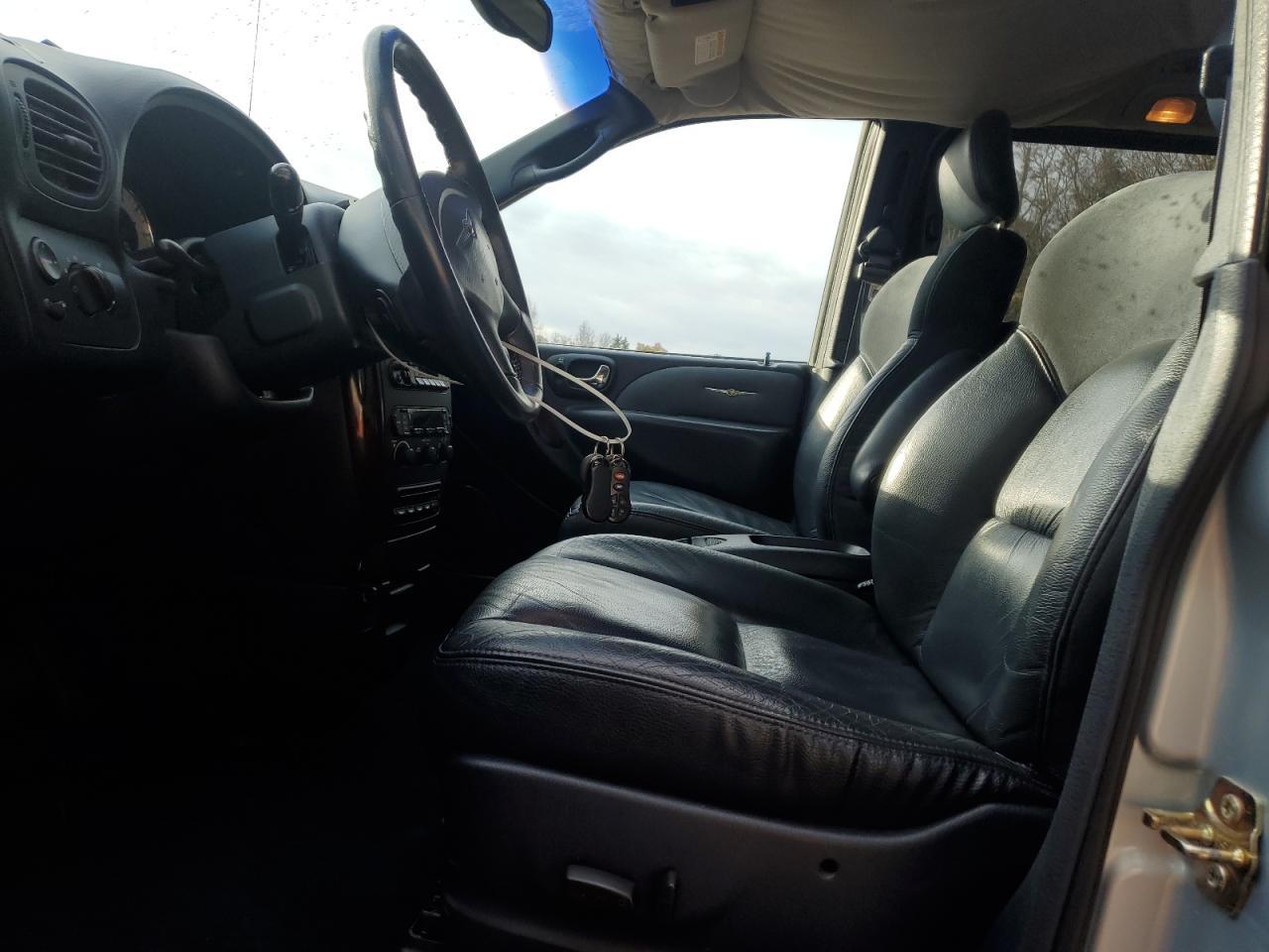 2002 Chrysler Town & Country Limited - Фото 7