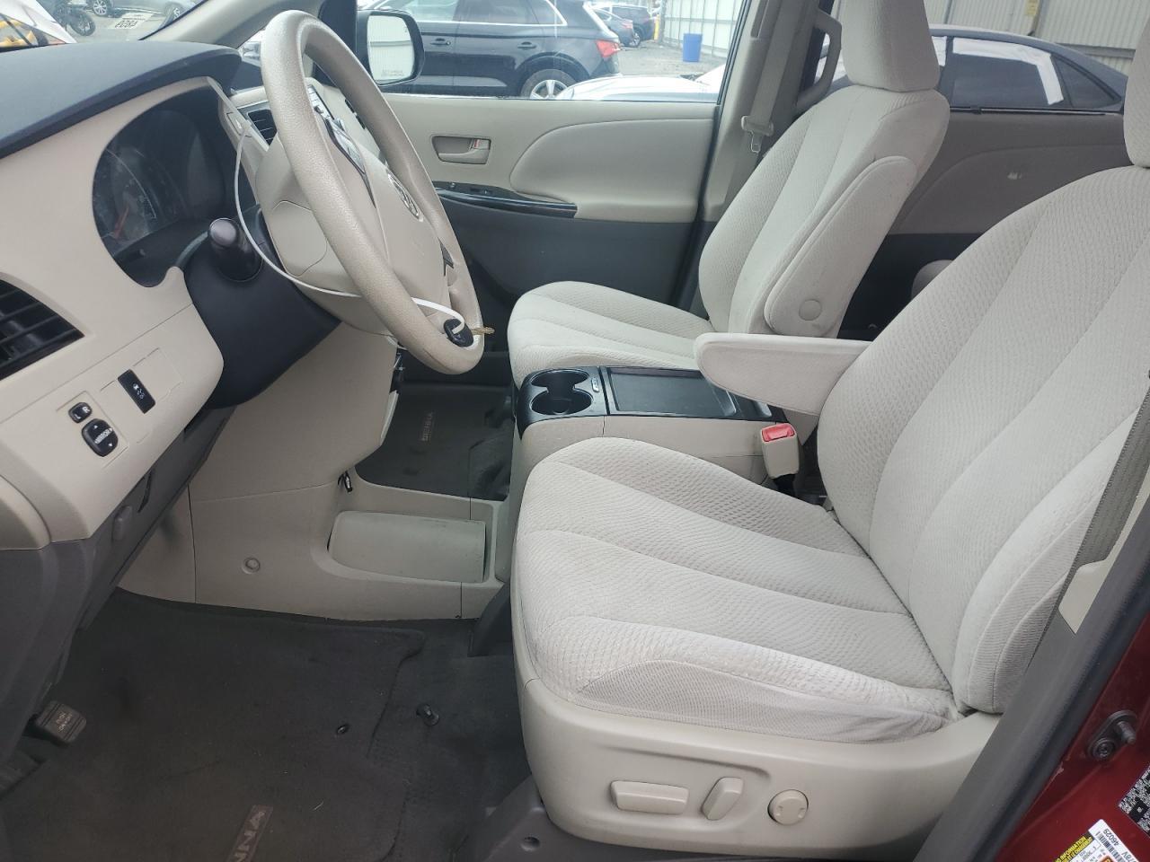 2011 Toyota Sienna Le - Фото 7