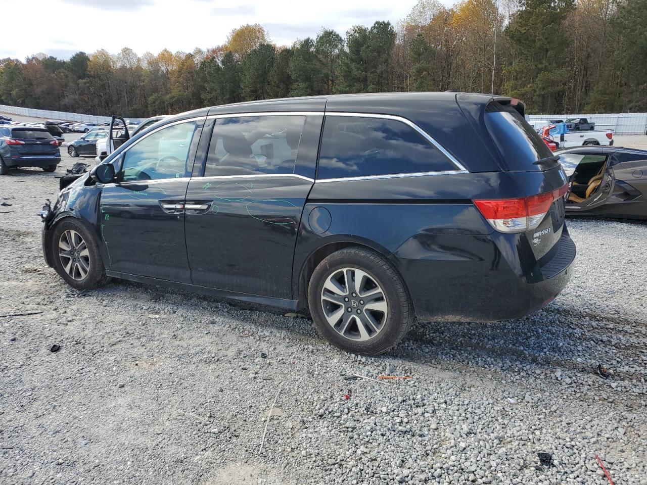 2015 Honda Odyssey Touring - Image 2