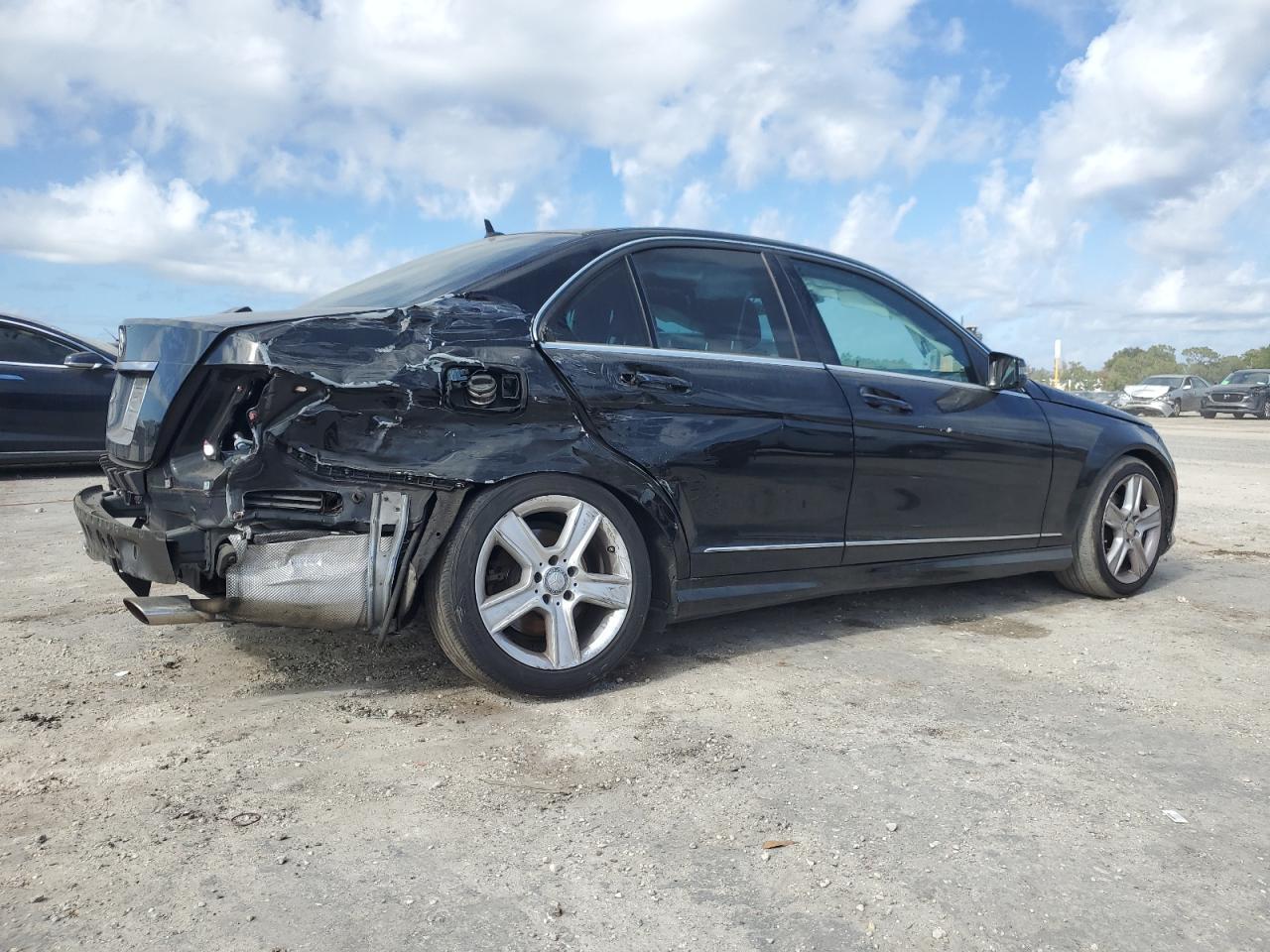 2011 Mercedes-Benz C 300 - Фото 3