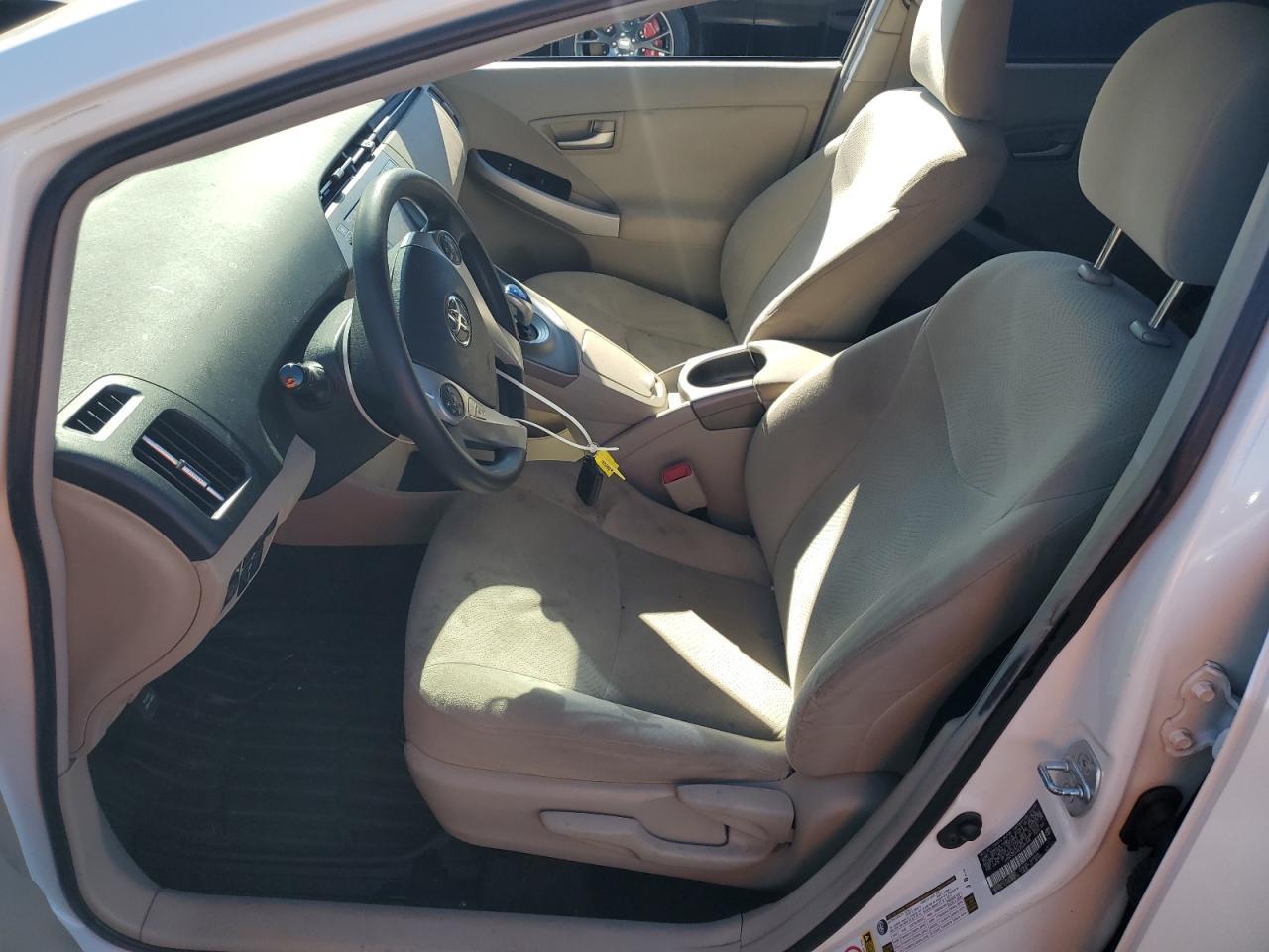 2013 Toyota Prius - Image 7