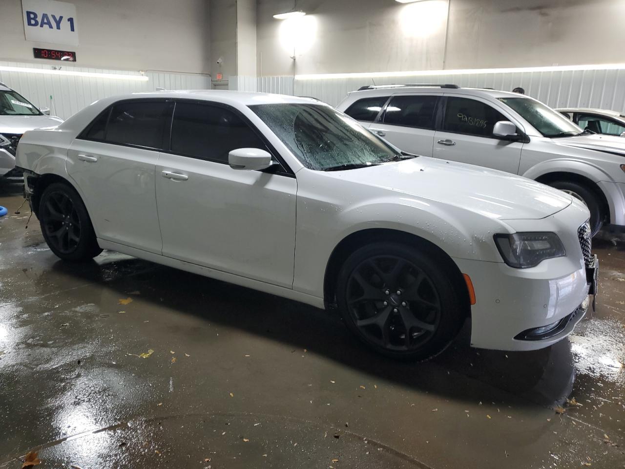 2021 Chrysler 300 S - Фото 4