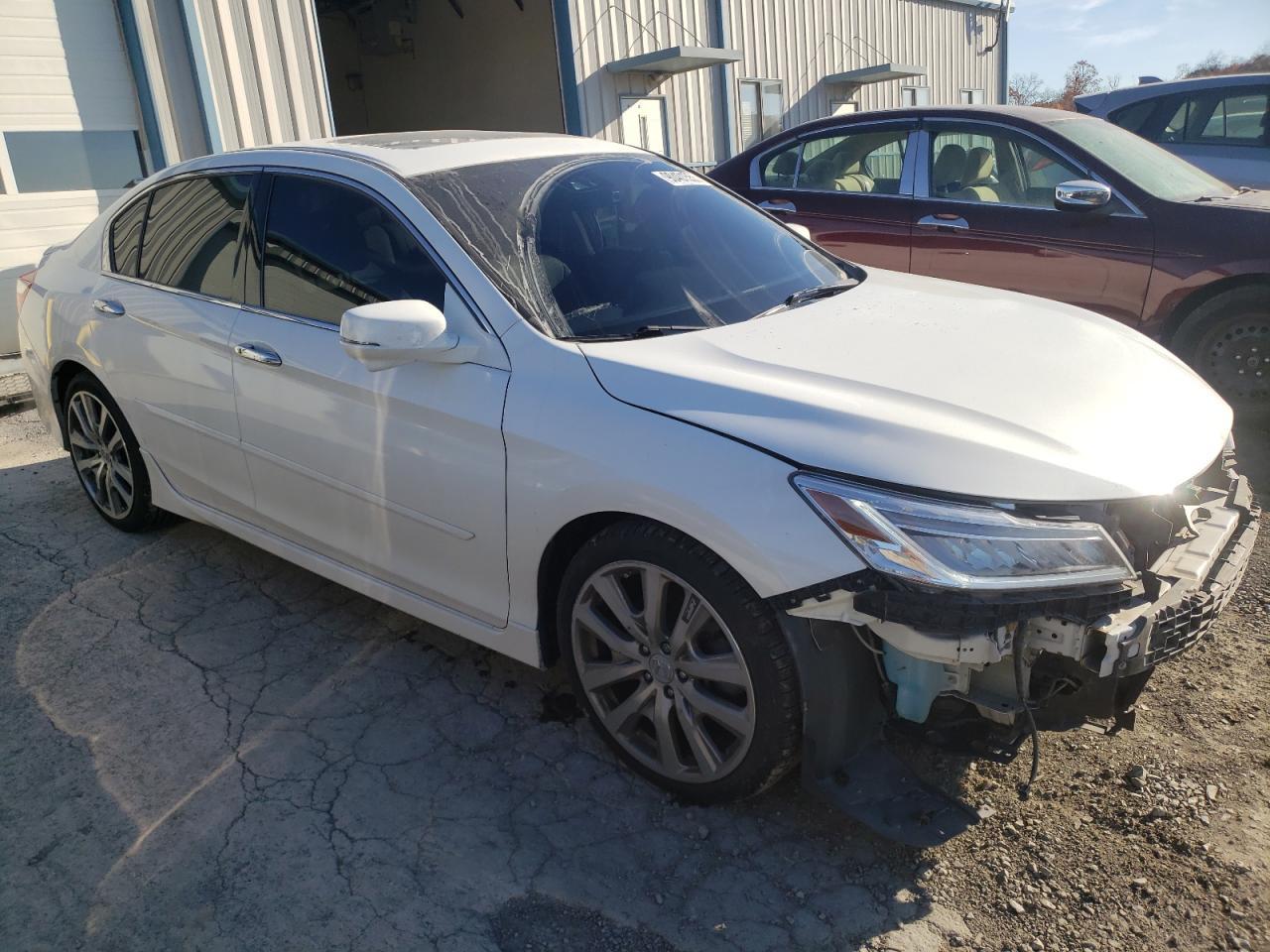2016 Honda Accord Touring - Image 4