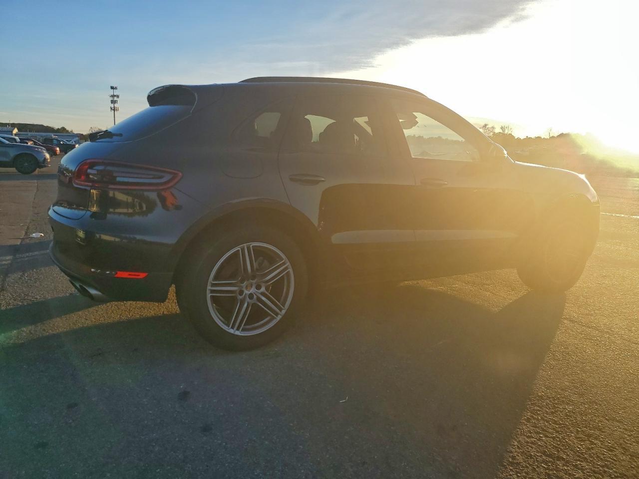 2018 Porsche Macan S - Image 3