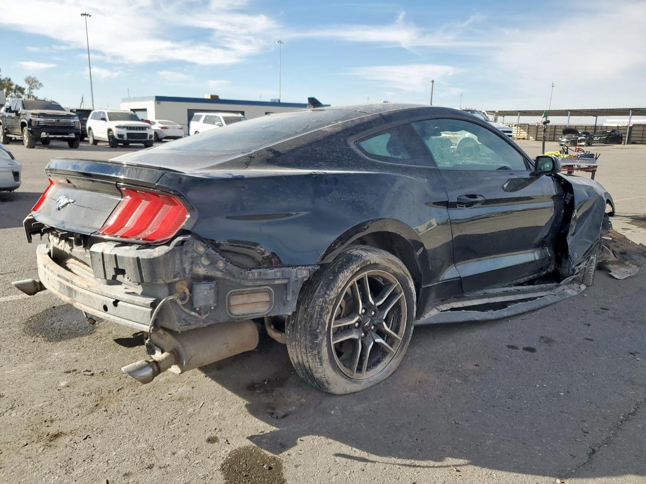 2023 Ford Mustang - Фото 3