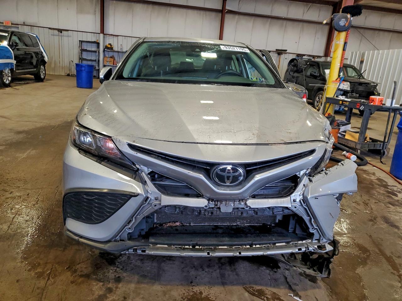 2022 Toyota Camry Se - Фото 5