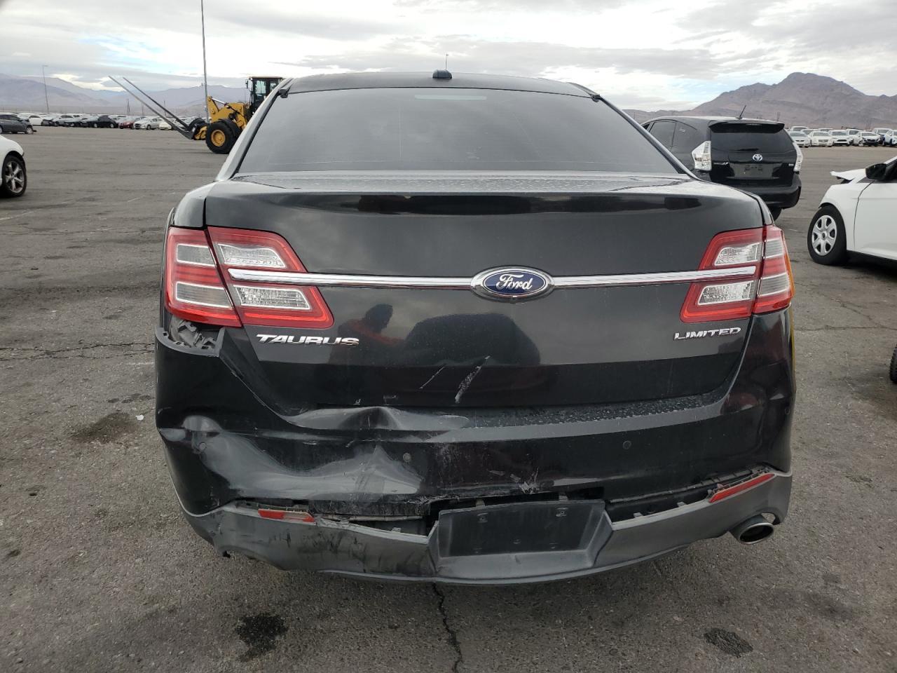 2015 Ford Taurus Limited - Image 6