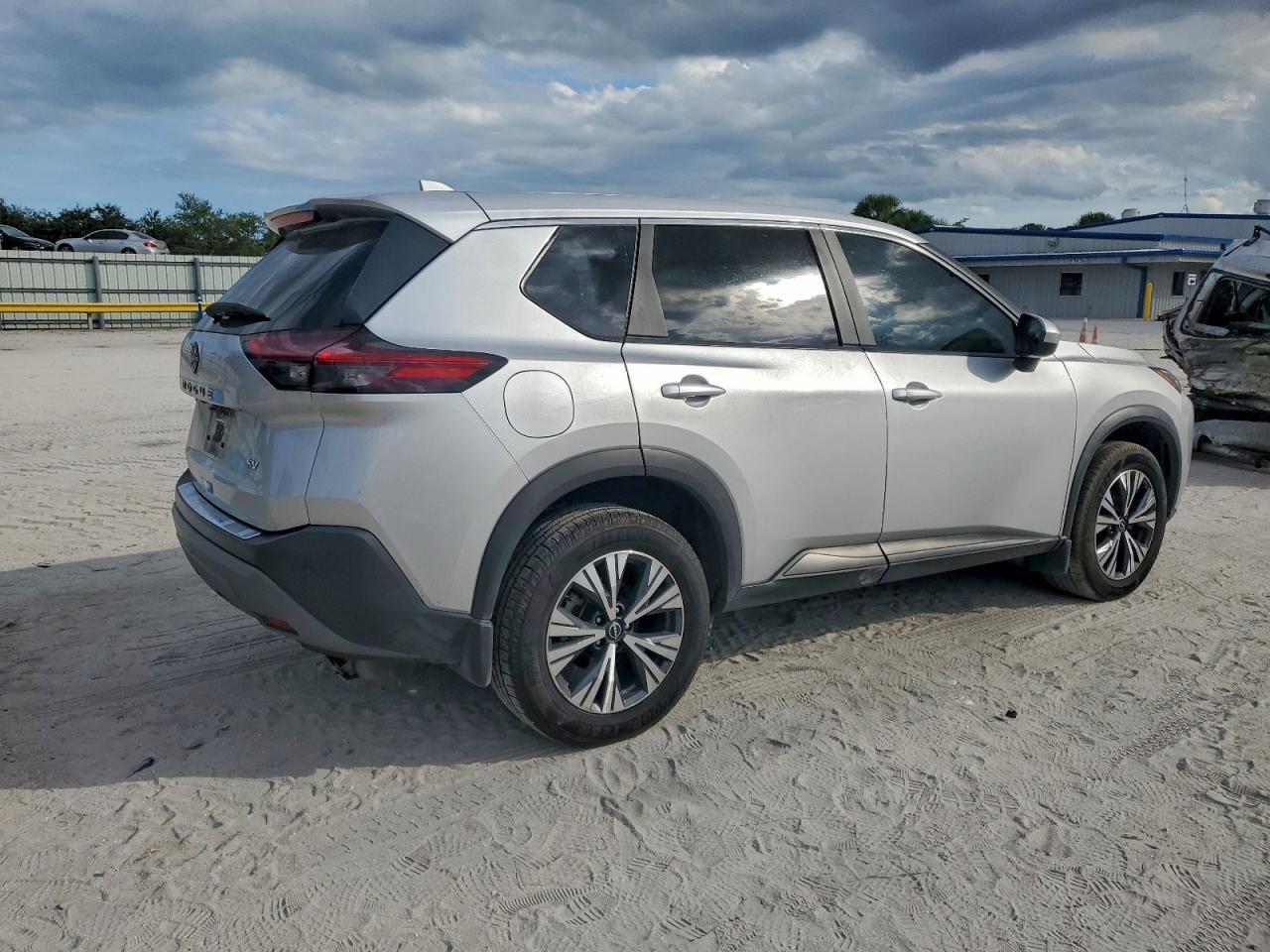 2023 Nissan Rogue Sv - Фото 3