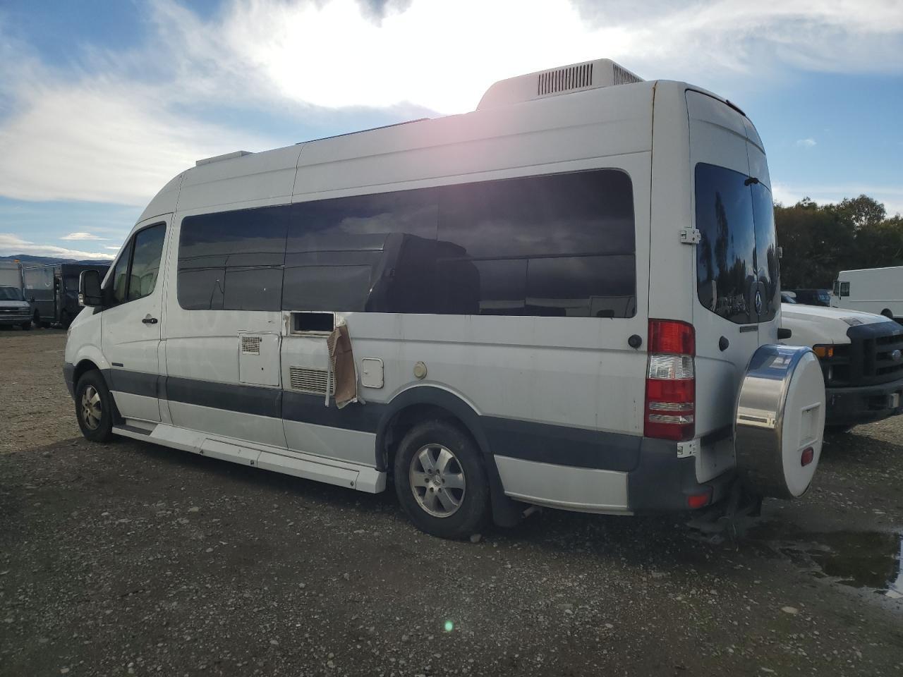 2008 Dodge Sprinter 2500 - Image 2