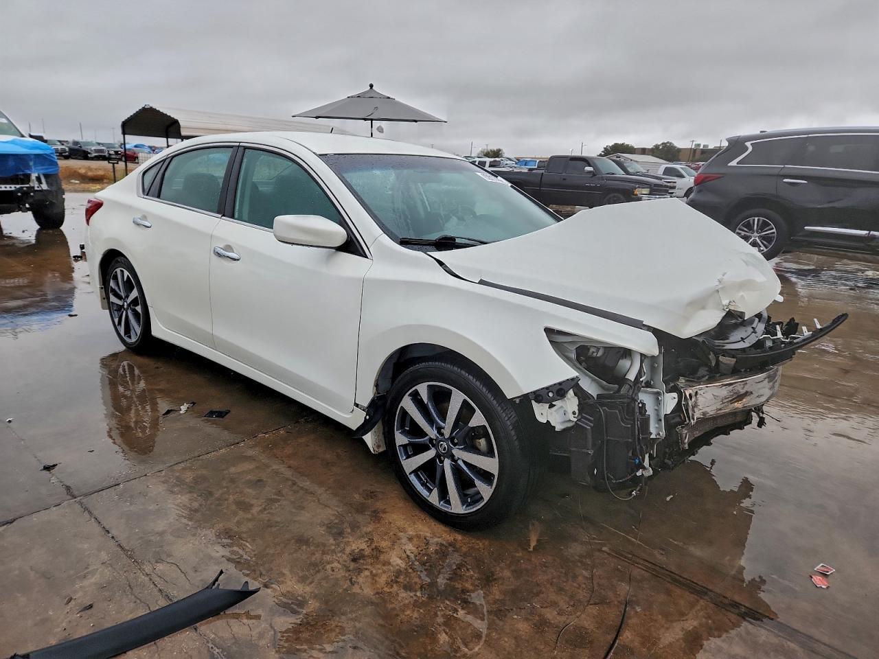 2017 Nissan Altima 2.5 - Image 4