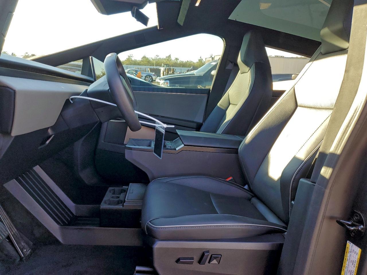 2025 Tesla Cybertruck - Фото 7