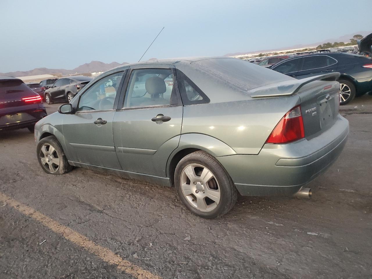 2005 Ford Focus Zx4 - Фото 2