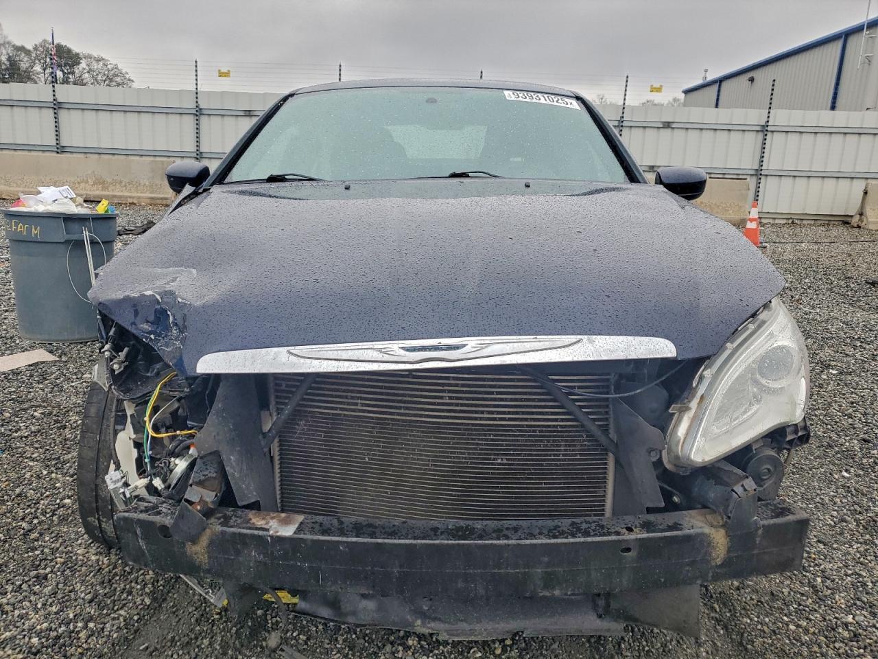 2014 Chrysler 200 Lx - Image 5