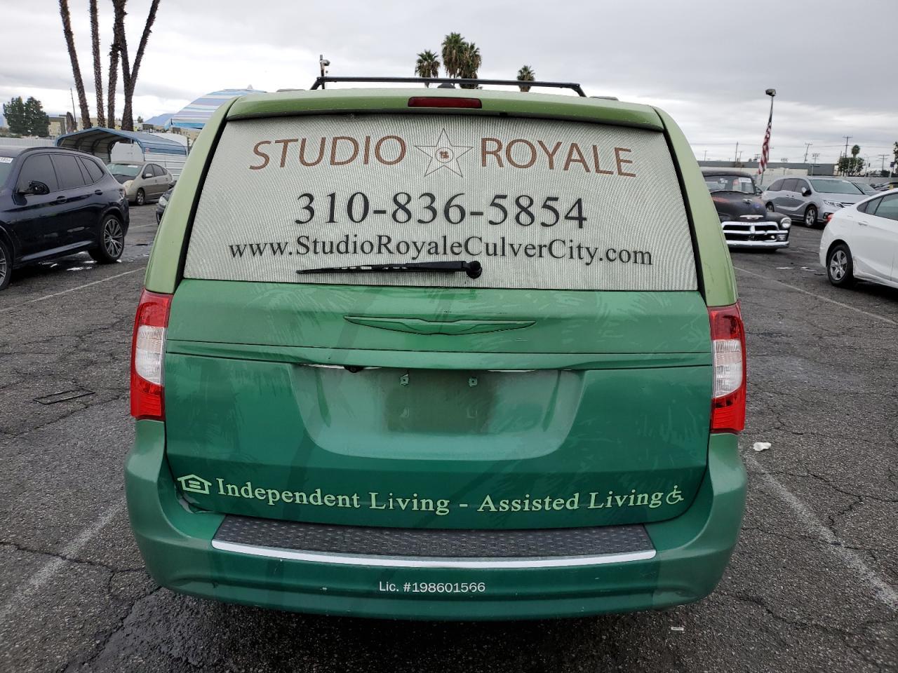 2012 Chrysler Town & Country Touring - Image 6