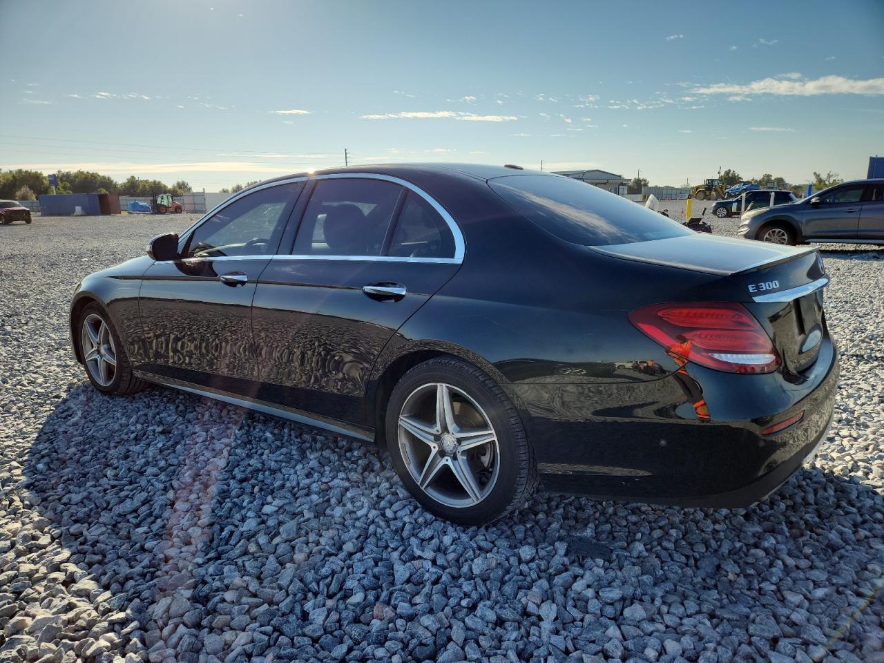 2017 Mercedes-Benz E 300 4Matic - Фото 2