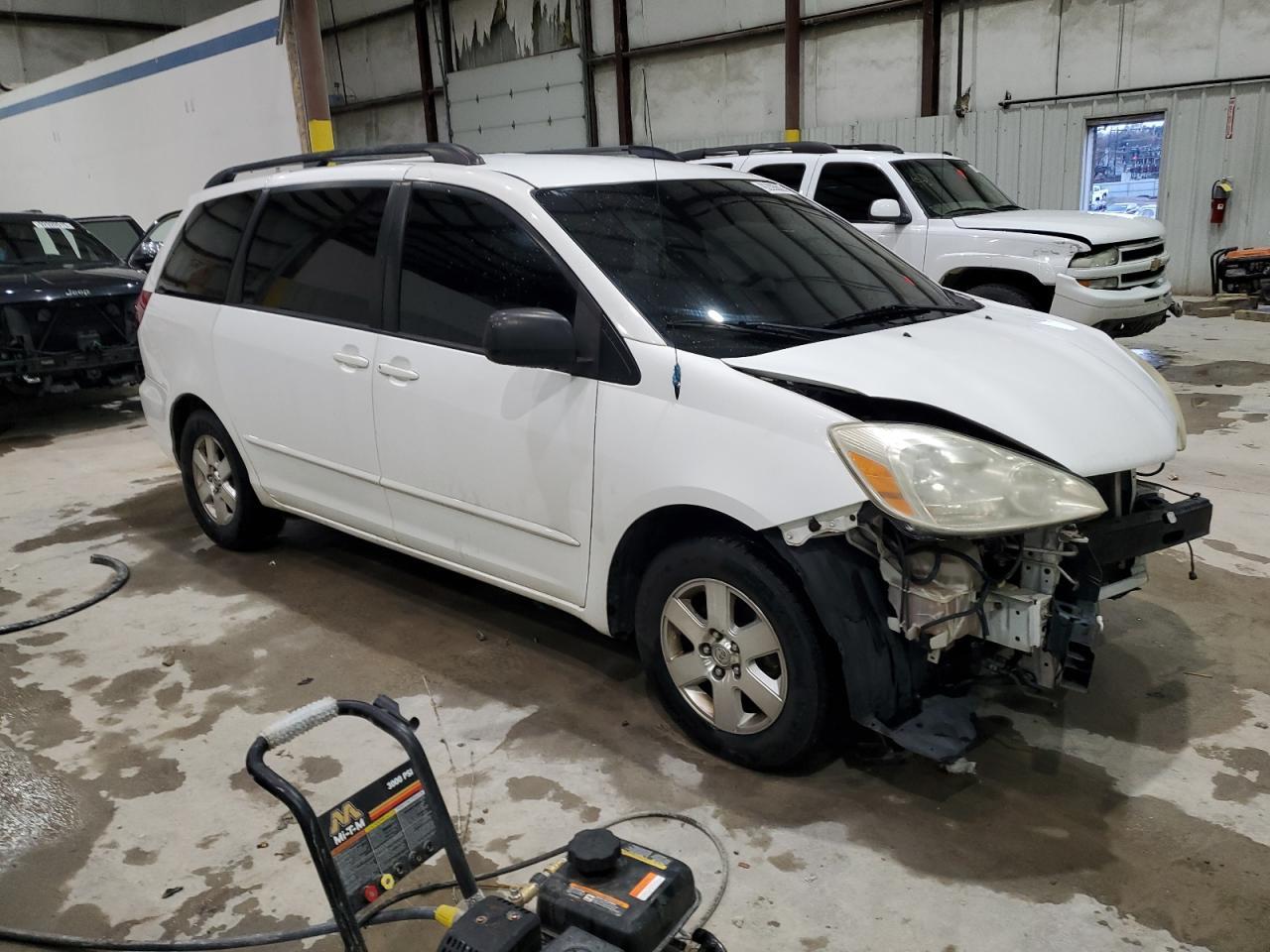 2005 Toyota Sienna Le 7 Passenger - Фото 4