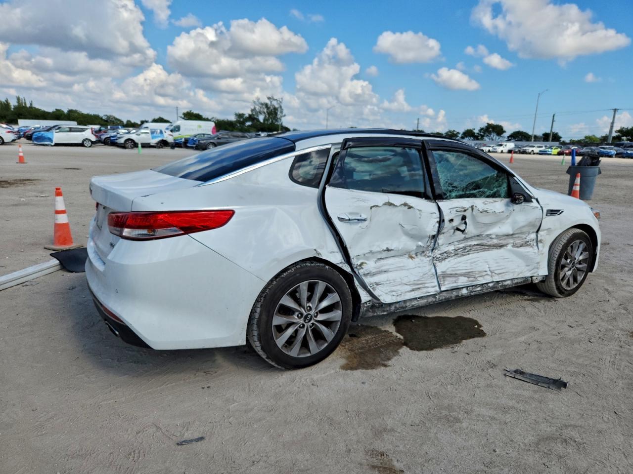 2016 Kia Optima Ex - Image 3