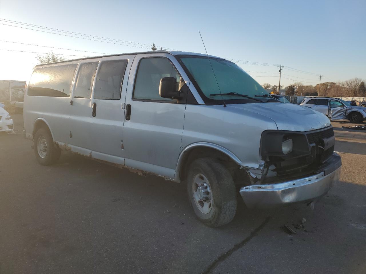 2010 Chevrolet Express G3500 Ls - Фото 4