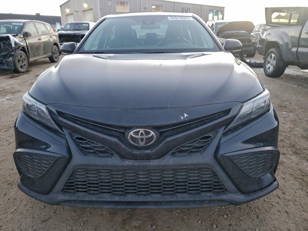 2022 Toyota Camry Se - Image 5