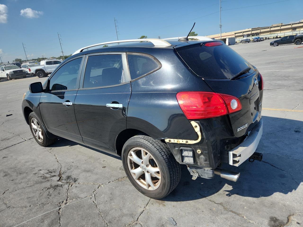 2010 Nissan Rogue S - Фото 2