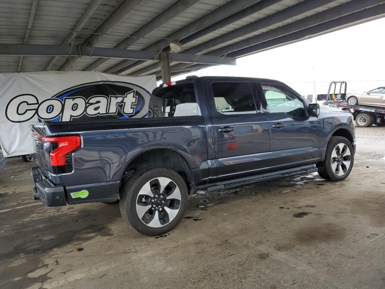 2022 Ford F150 Lightning Pro - Фото 3