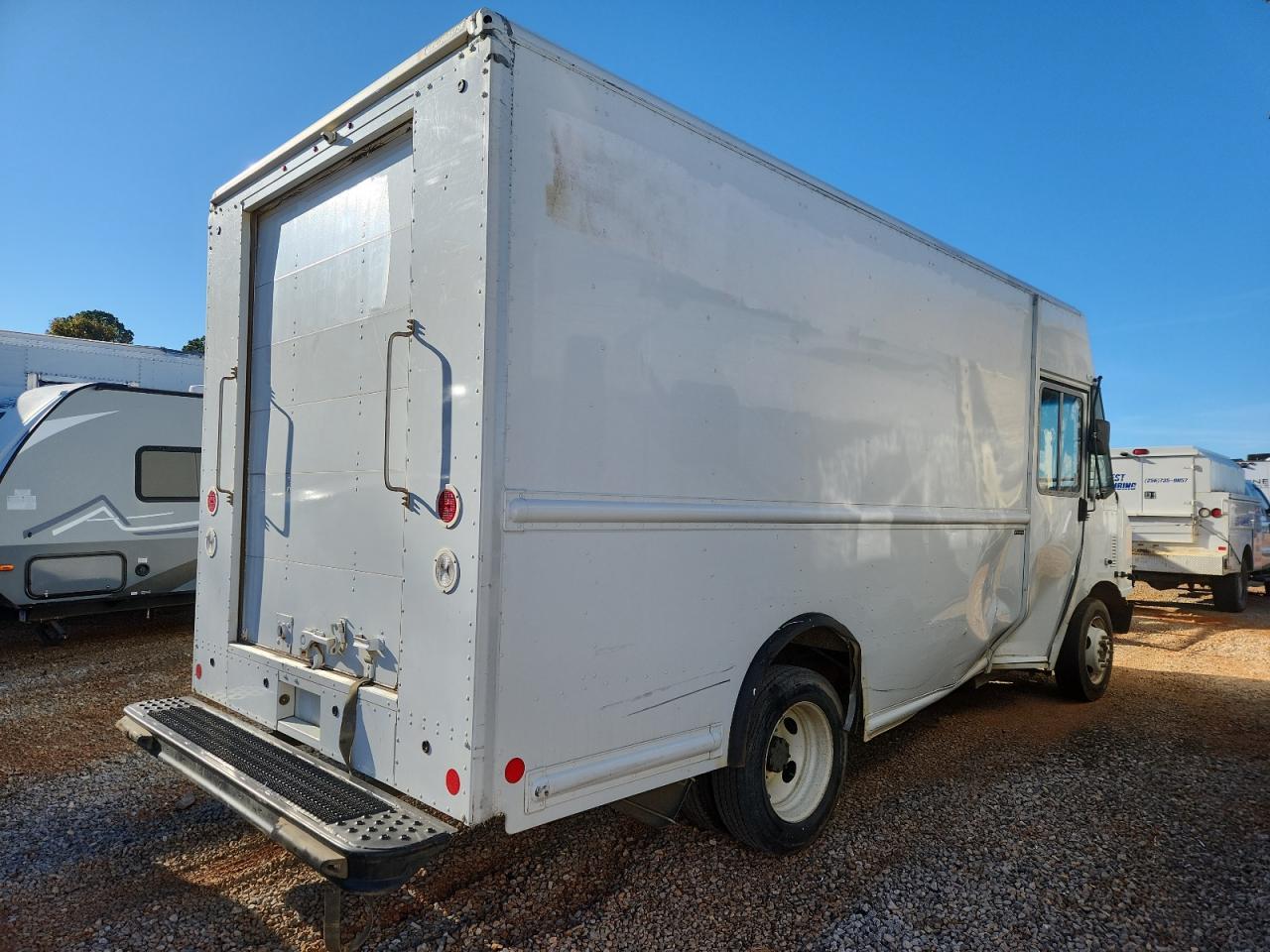 2022 Ford F550 Delivery Truck - Image 3