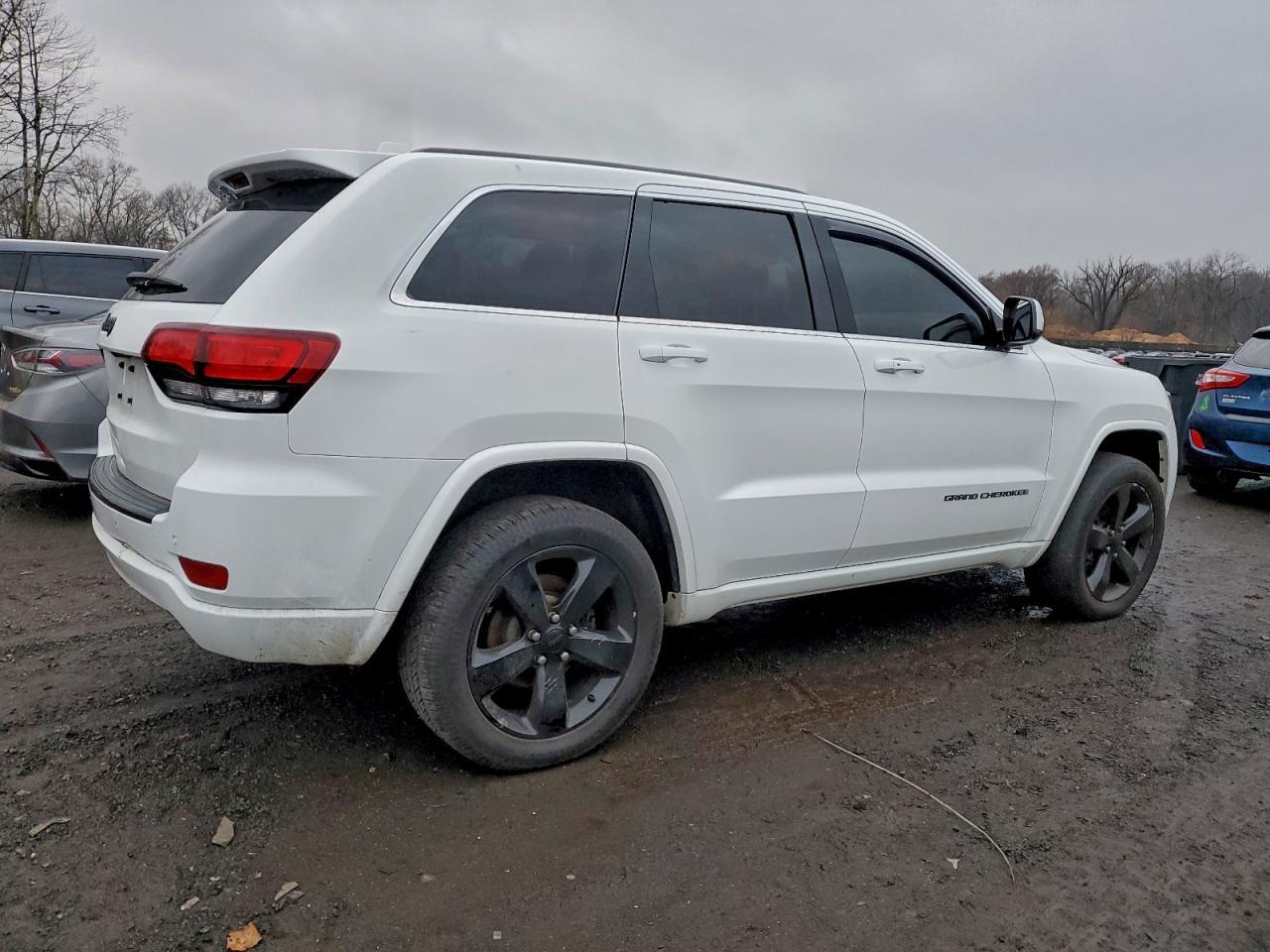 2015 Jeep Grand Cherokee Laredo - Image 3