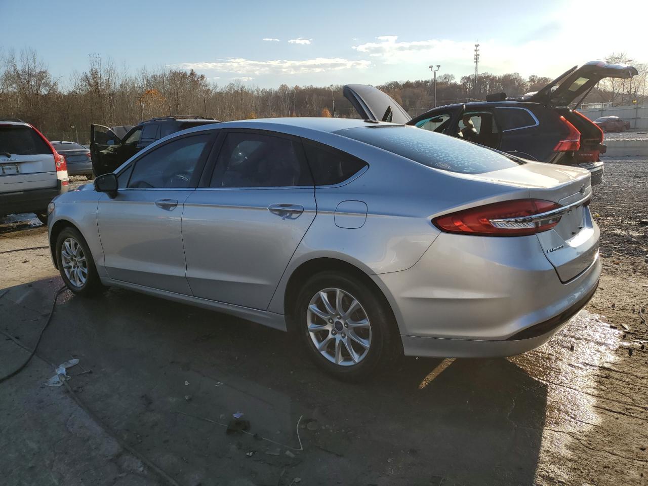 2017 Ford Fusion S - Фото 2